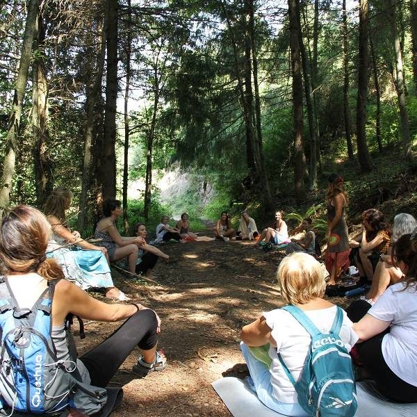 Círculo en la Naturaleza Intensivo Verano Mujer Consciente Bosque Círculo en la Naturaleza Intensivo Verano Mujer Consciente Bosque